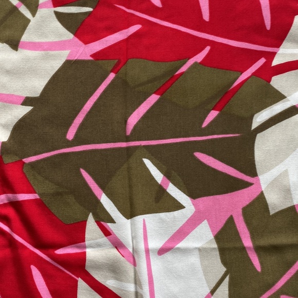 O’Neil vintage cover up. Size 65” x 45” with fringe. Excellent condition - Picture 7 of 7